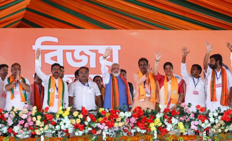 Modi Draws Huge Crowds at Bengal Rally Despite Scorching Heat