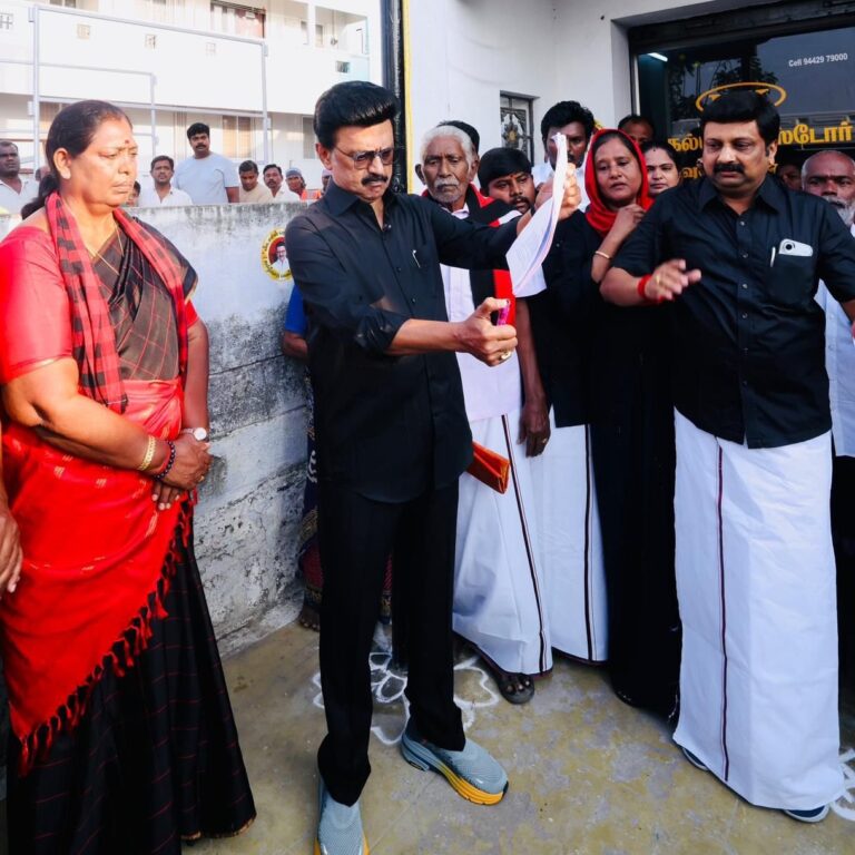 Tamil Nadu Rises in Black: Stalin Hoists Black Flag, Burns Delimitation Bill Copy in Fierce Protest