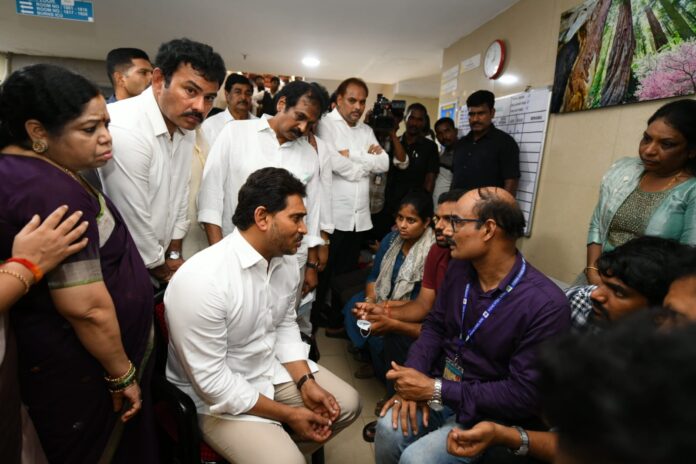Y.S. Jagan Mohan Reddy meeting victims' families