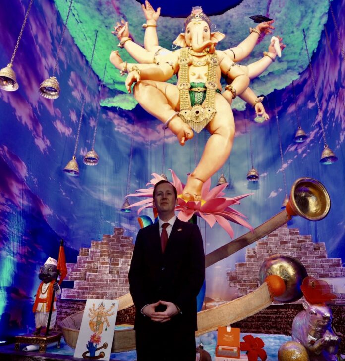 US Ambassador Sergio Gor visited Lalbaugcha Raja in Mumbai during Ganesh Chaturthi and joined devotees for prayers and darshan
