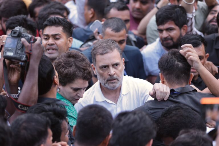 Delhi Police Blocks INDIA Bloc Protest March at Jantar Mantar