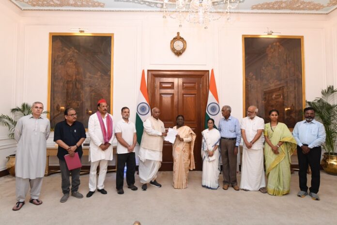 INDIA bloc vote chori memorandum submitted to President Droupadi Murmu