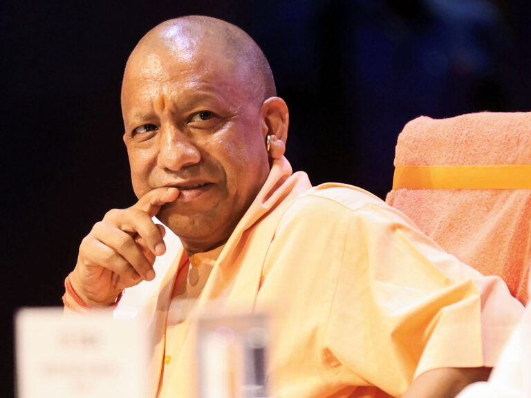 Yogi Adityanath Sets 24-Hour Deadline for Public Grievances in Uttar Pradesh
