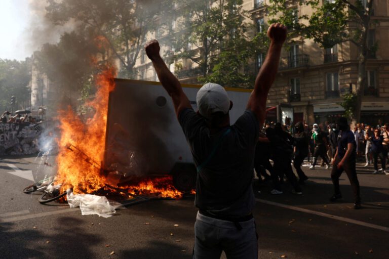 France Faces Nationwide Protests as Yellow Vest Activists Join Student and Workers’ Movement